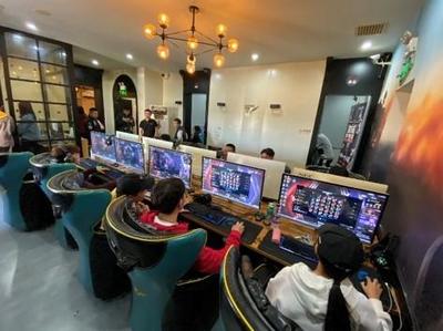 2019京東杯S2網(wǎng)吧賽驚艷開(kāi)局 萬(wàn)人逐夢(mèng)征戰(zhàn)電競(jìng)江湖