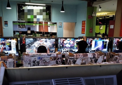 網咖實拍,大城市里叫網咖,在我們農村都叫網吧