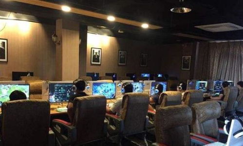 網吧老板把網費改成1千元年費,顧客搶著去,老板透露真實收入