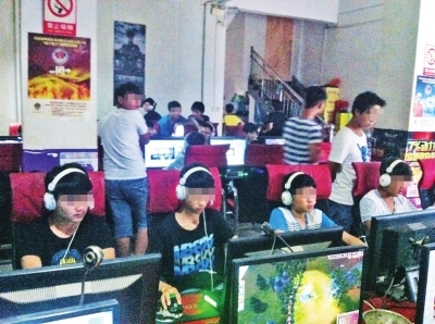 網吧里,玩嗨的孩子不回家(圖)-