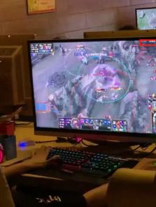 lol玩家網(wǎng)吧開掛, 滿圖的圓圈看到戰(zhàn)績后, 網(wǎng)友 殘疾人不容易